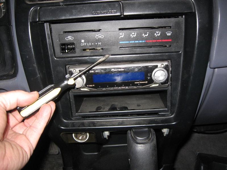 Stereo wiring diagram or color of power antenna - Toyota 4Runner Forum ...