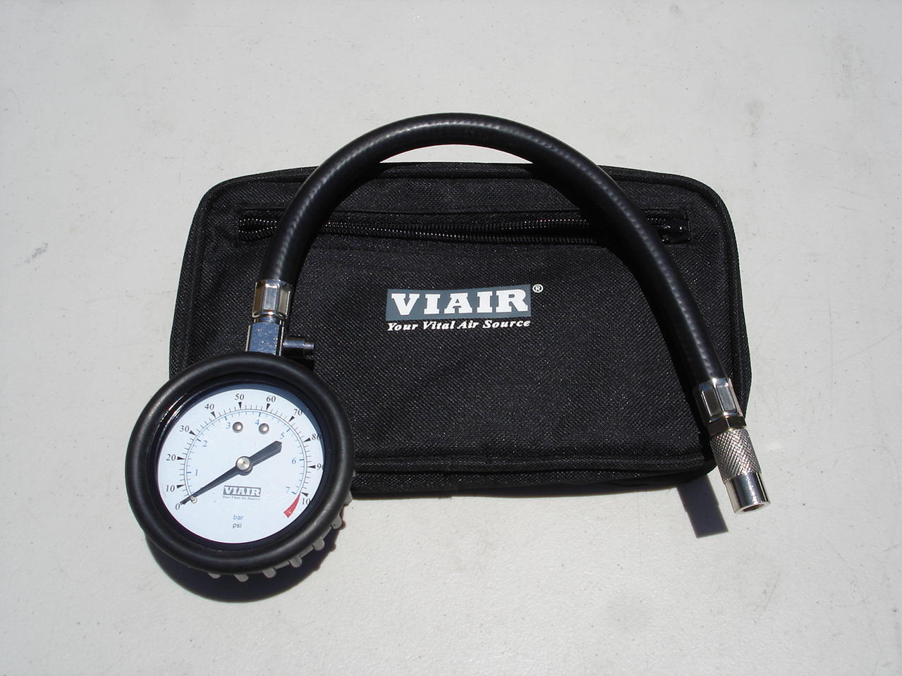 VIAIR 100 psi RV Tire Air Pressure Gauge w DEFLATOR-dsc07887-jpg